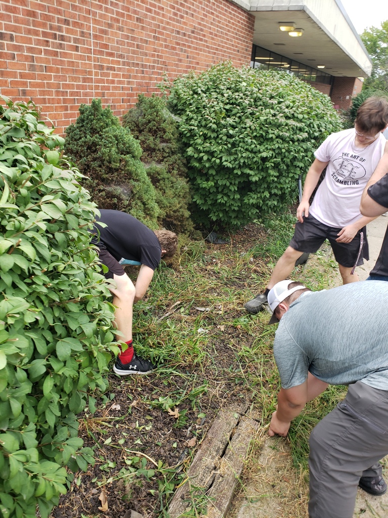 SCCC Landscaping Design Class cleaning up after project